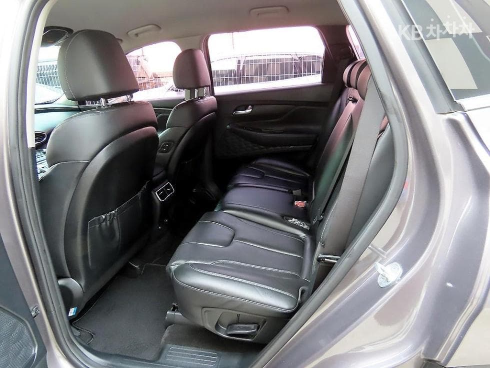 Hyundai The New (facelift) Santa Fe TMDiesel 2.2 2WD Premium 초이스 - 6