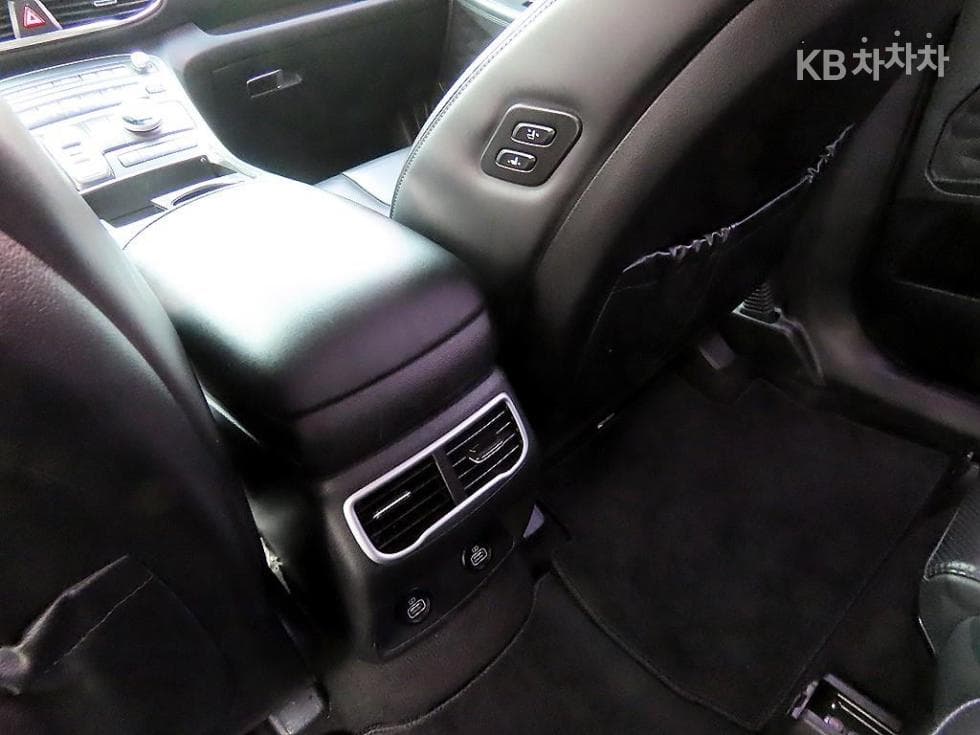 Hyundai The New (facelift) Santa Fe TMDiesel 2.2 2WD Premium 초이스 - 17