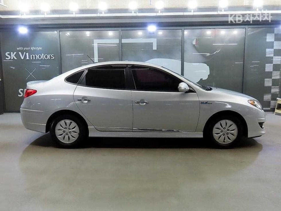 Hyundai Avante (Elantra)HybridHDeIII Standard - 3