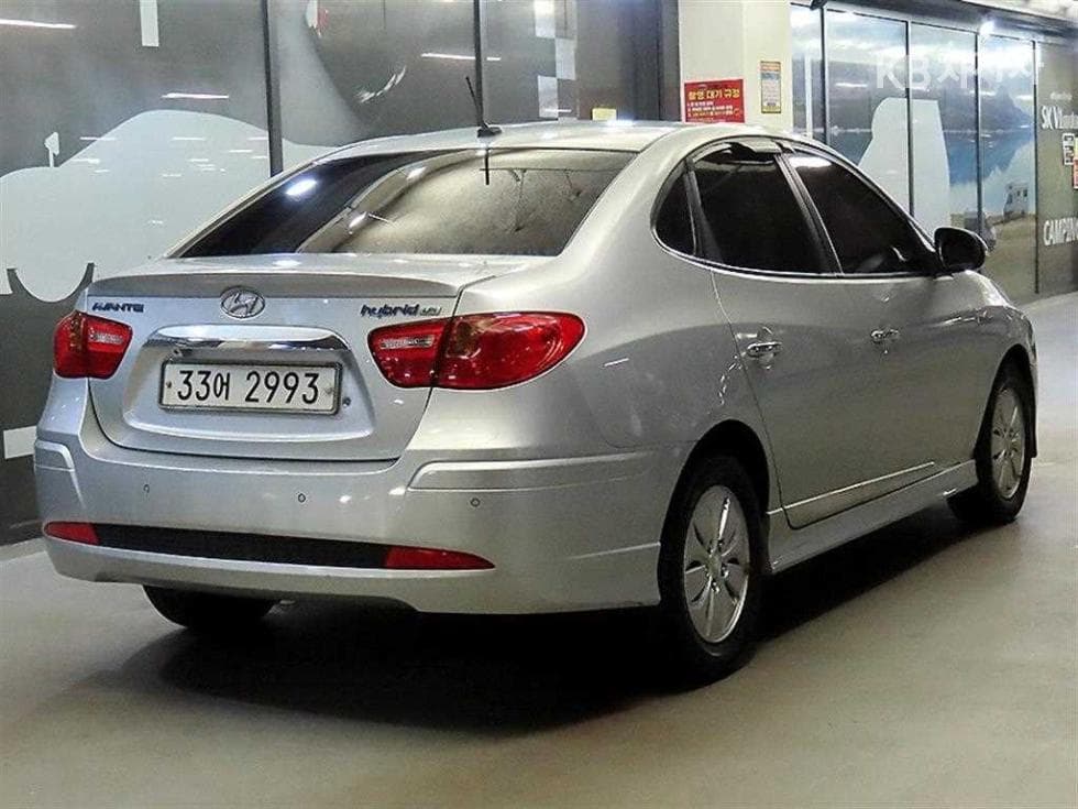 Hyundai Avante (Elantra)HybridHDeIII Standard - 4