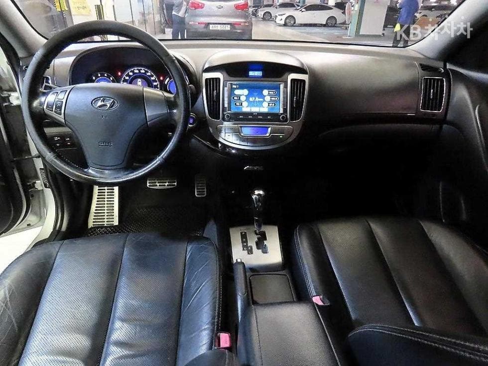Hyundai Avante (Elantra)HybridHDeIII Standard - 10