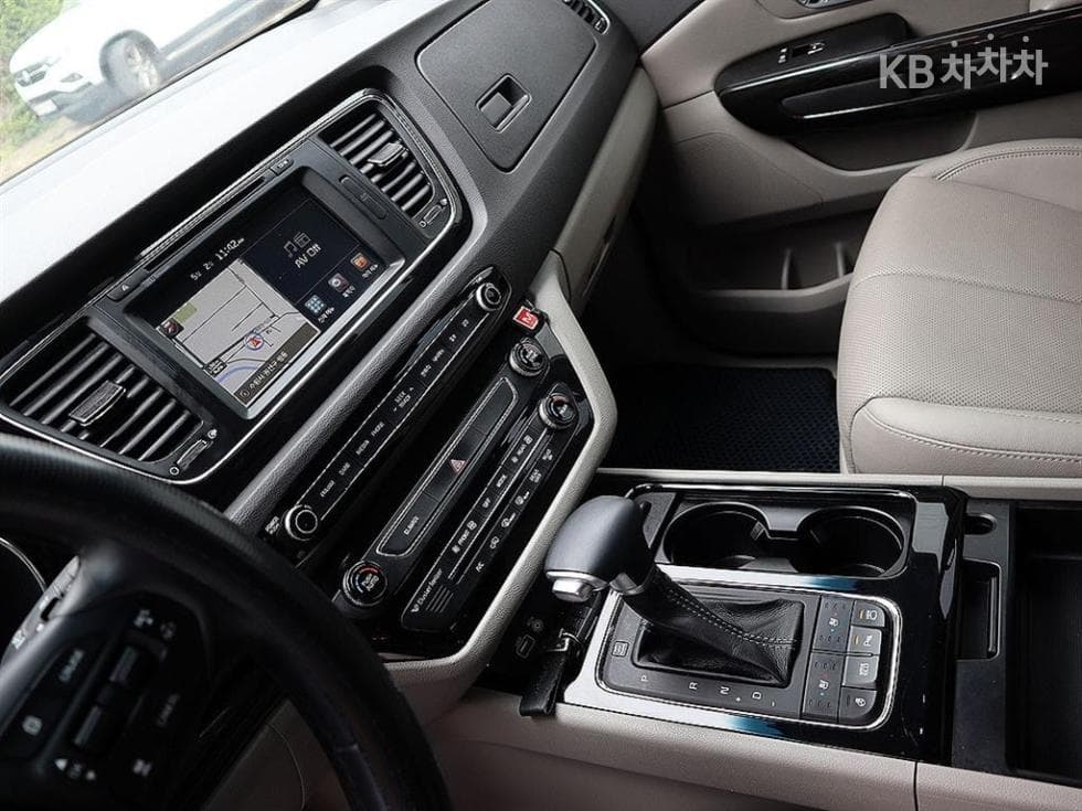 Kia All New Carnival9-seater 3.3 Gasoline Noblesse - 10
