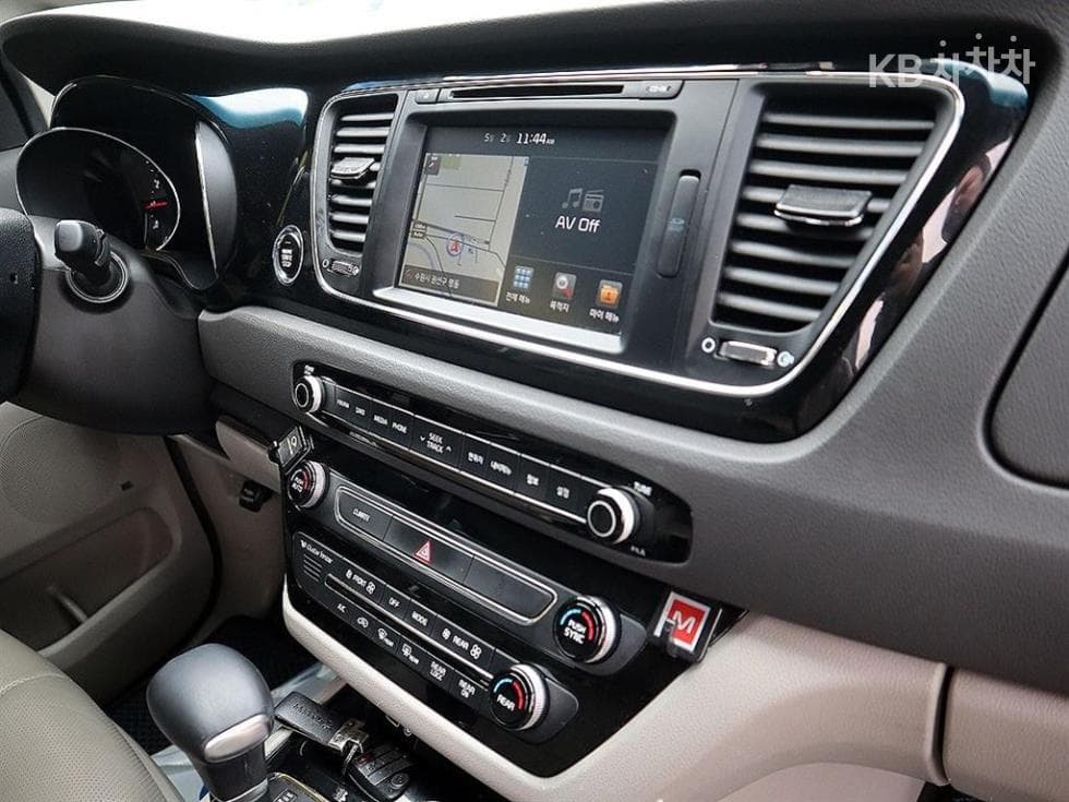Kia All New Carnival9-seater 3.3 Gasoline Noblesse - 11