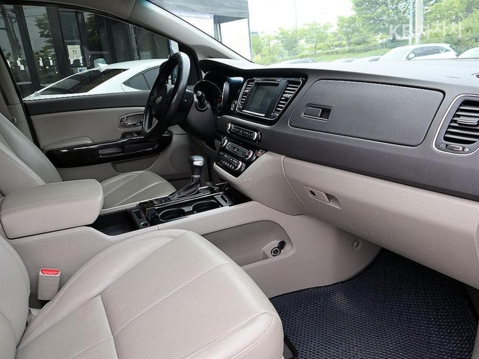 Kia All New Carnival9-seater 3.3 Gasoline Noblesse - 13