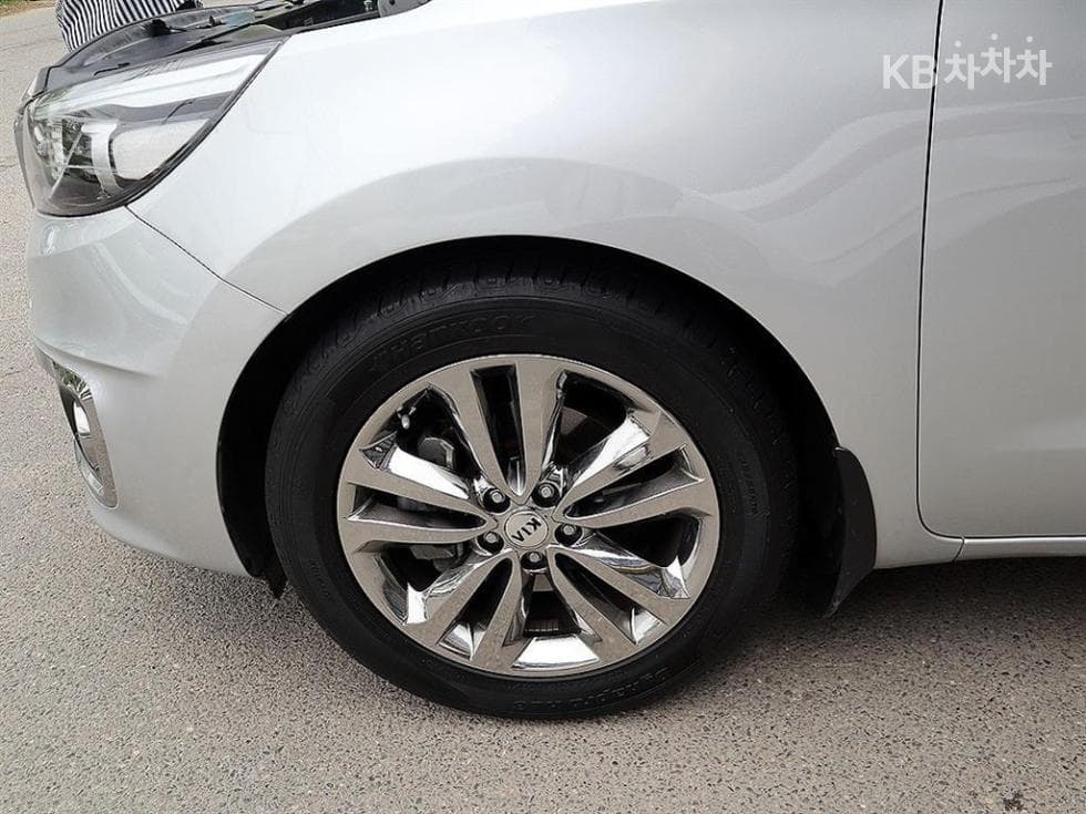 Kia All New Carnival9-seater 3.3 Gasoline Noblesse - 18