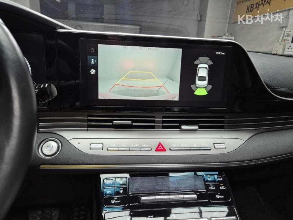 Hyundai The New (facelift) Grandeur (Azera)LPi 3.0 Rental car Modern - 11