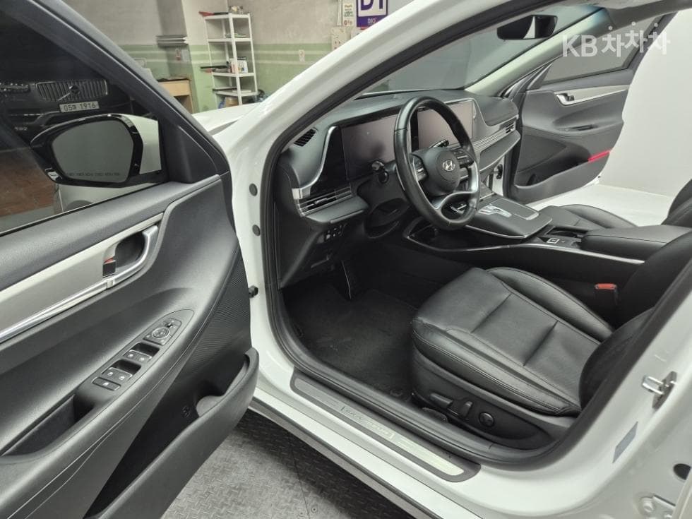 Hyundai The New (facelift) Grandeur (Azera)LPi 3.0 Rental car Modern - 16
