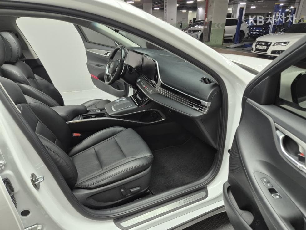 Hyundai The New (facelift) Grandeur (Azera)LPi 3.0 Rental car Modern - 17