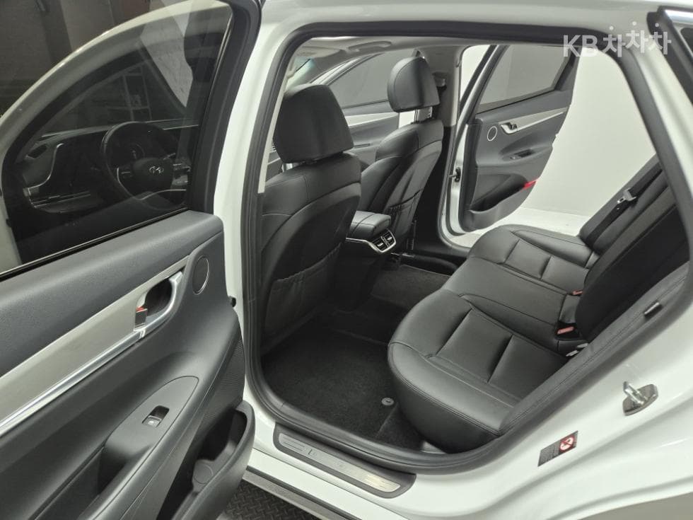 Hyundai The New (facelift) Grandeur (Azera)LPi 3.0 Rental car Modern - 18