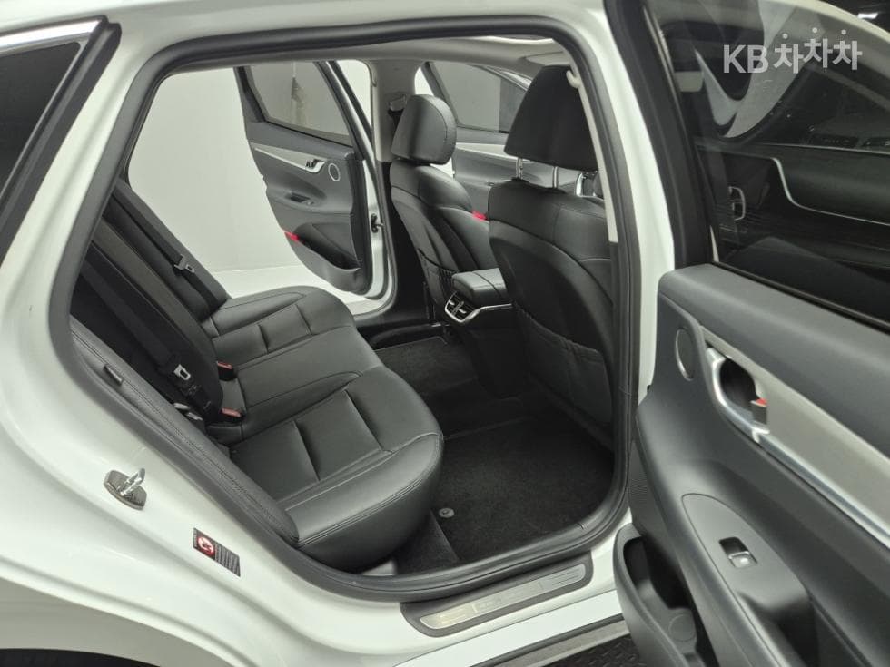 Hyundai The New (facelift) Grandeur (Azera)LPi 3.0 Rental car Modern - 19