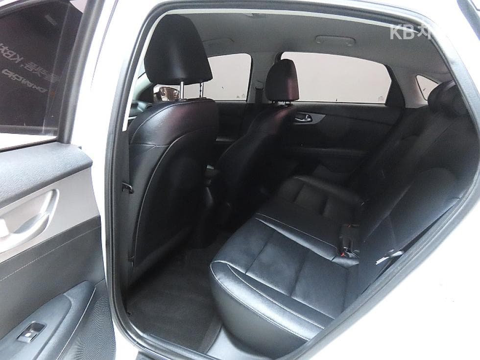 Kia All New K31.6 Gasoline Luxury - 11