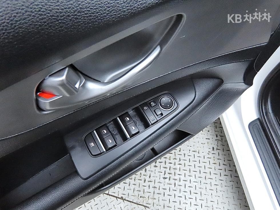 Kia All New K31.6 Gasoline Luxury - 13