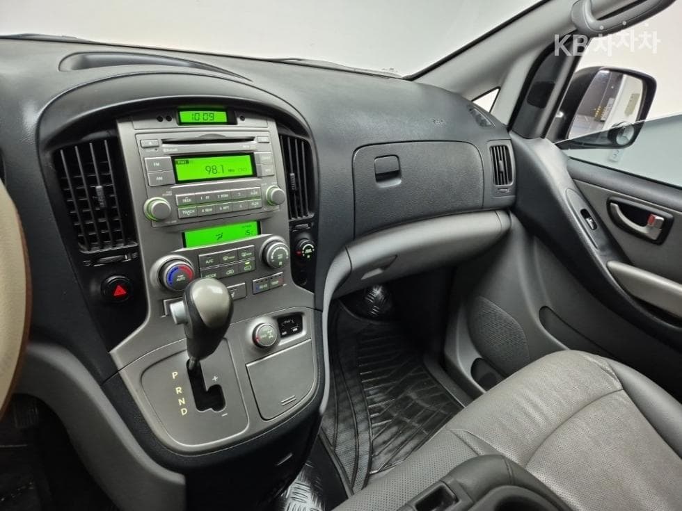 Хюндай Гранд Старекс12-местен Комби CVX 4x4 Premium - 10