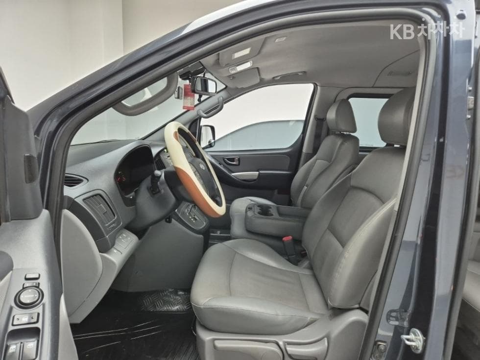 Хюндай Гранд Старекс12-местен Комби CVX 4x4 Premium - 11