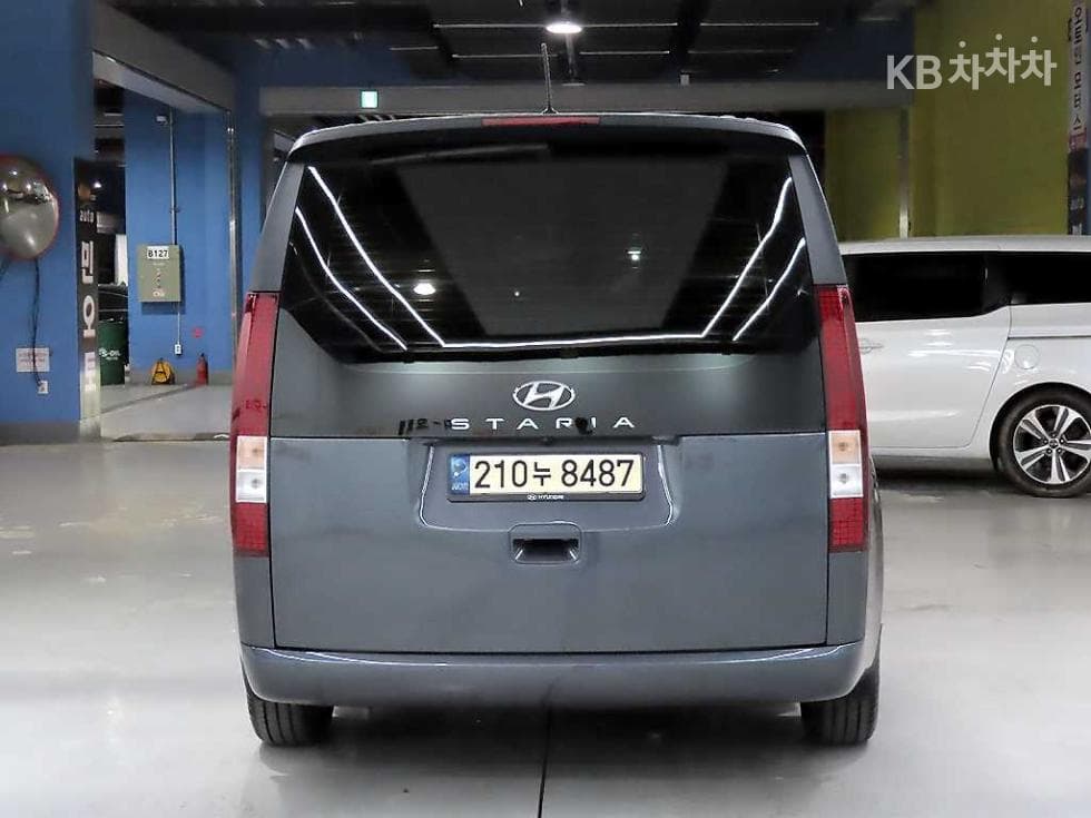 Hyundai Staria3.5 LPG Tourer 9 Modern - 3
