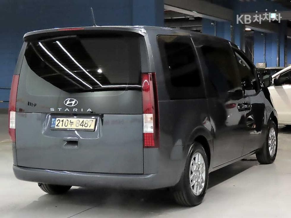 Hyundai Staria3.5 LPG Tourer 9 Modern - 4