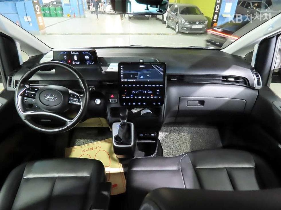 Hyundai Staria3.5 LPG Tourer 9 Modern - 5