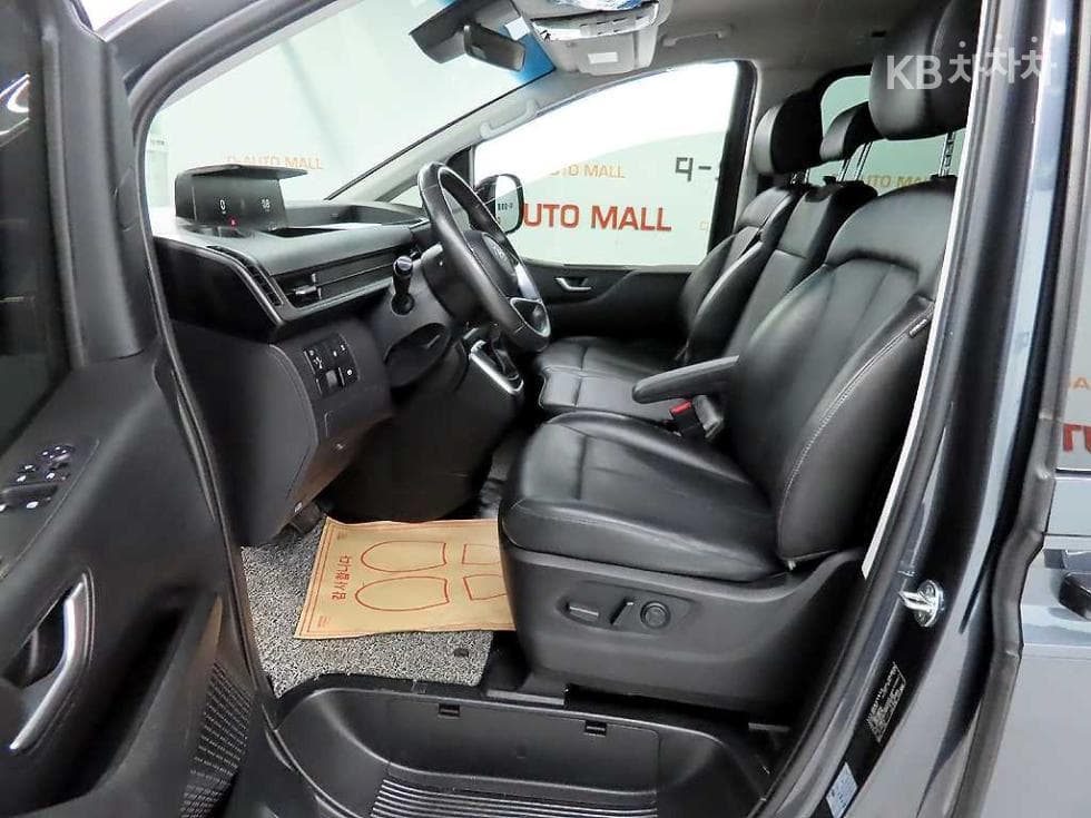 Hyundai Staria3.5 LPG Tourer 9 Modern - 6