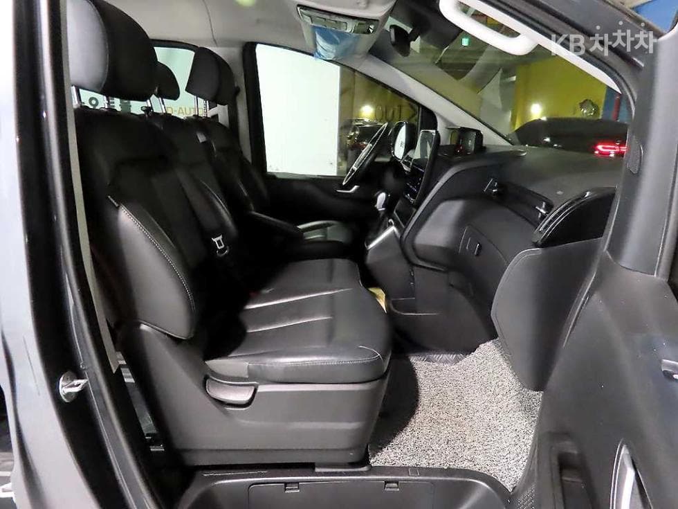 Hyundai Staria3.5 LPG Tourer 9 Modern - 9