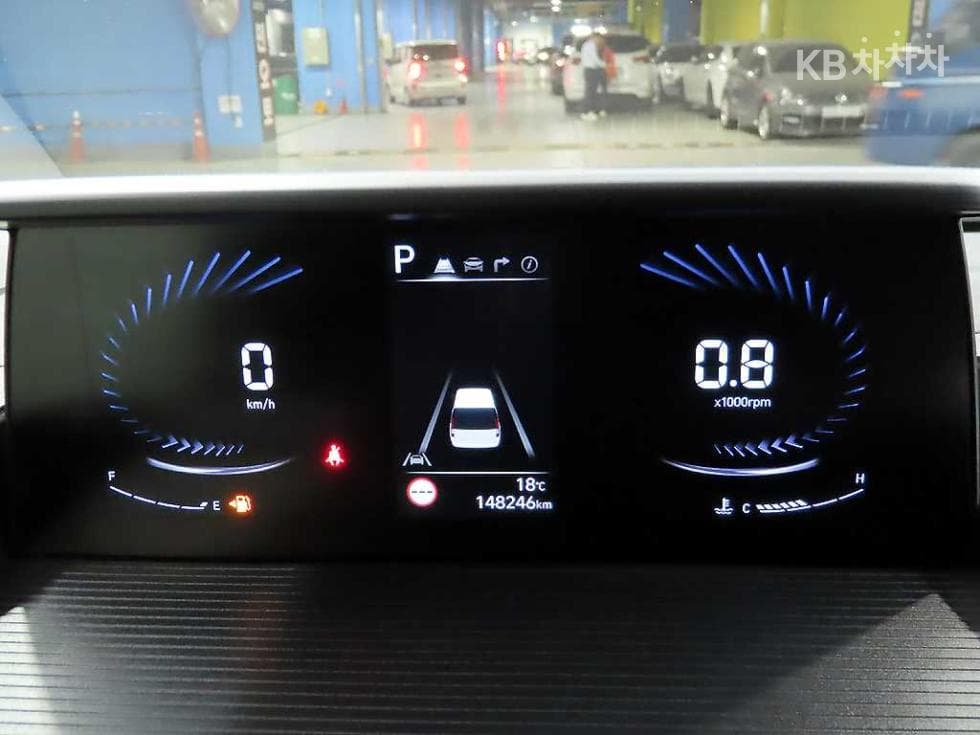 Hyundai Staria3.5 LPG Tourer 9 Modern - 10