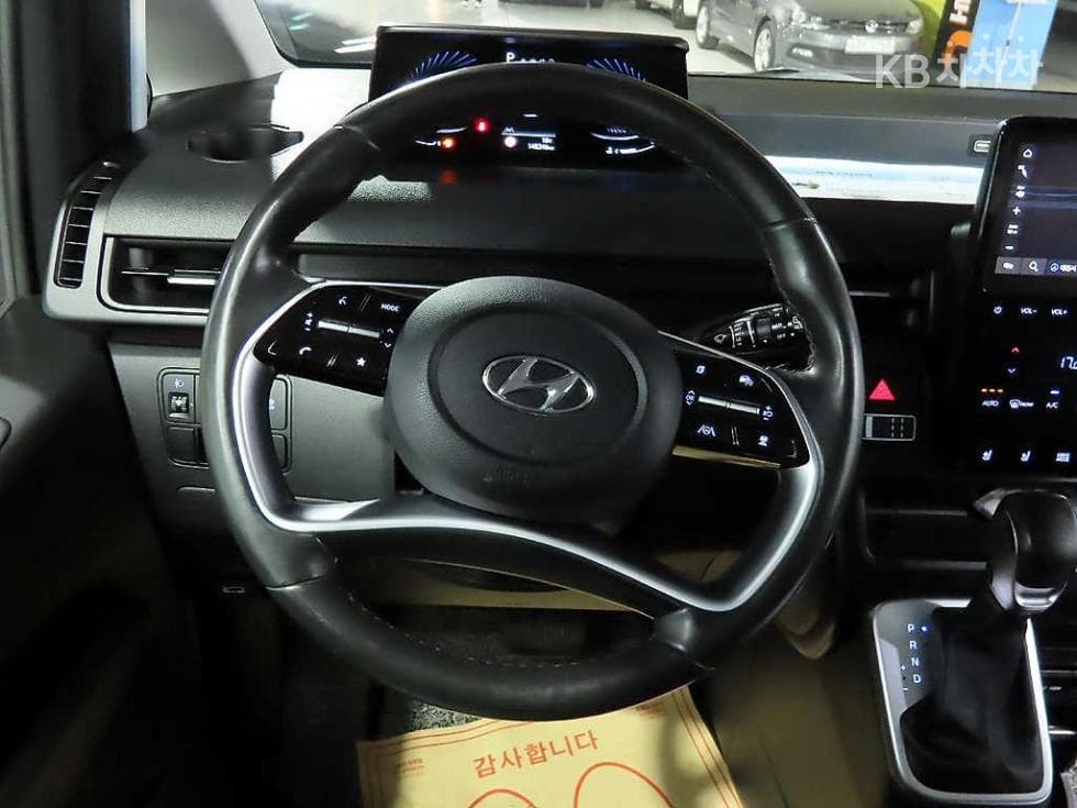 Hyundai Staria3.5 LPG Tourer 9 Modern - 11