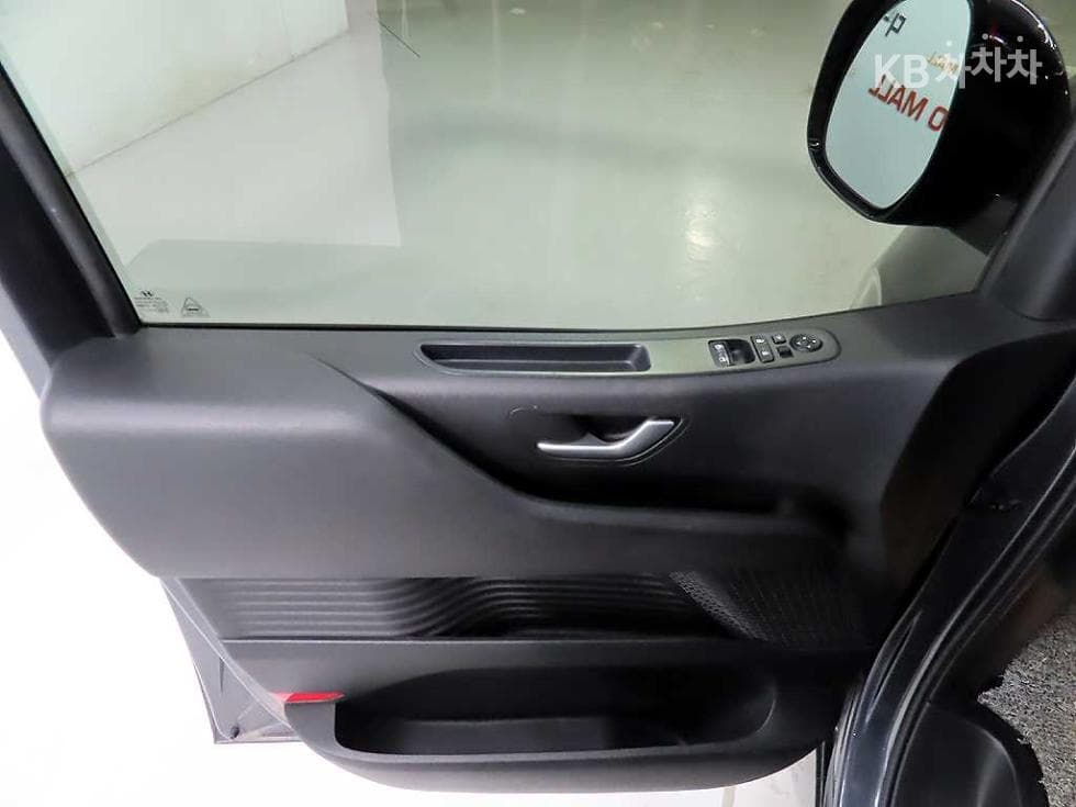 Hyundai Staria3.5 LPG Tourer 9 Modern - 15
