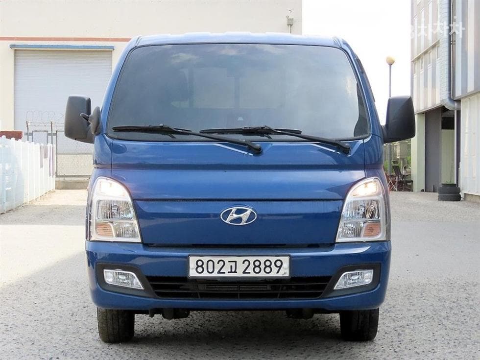 Hyundai Porter 2Extra Long Super Cab CRDi Premium - 2