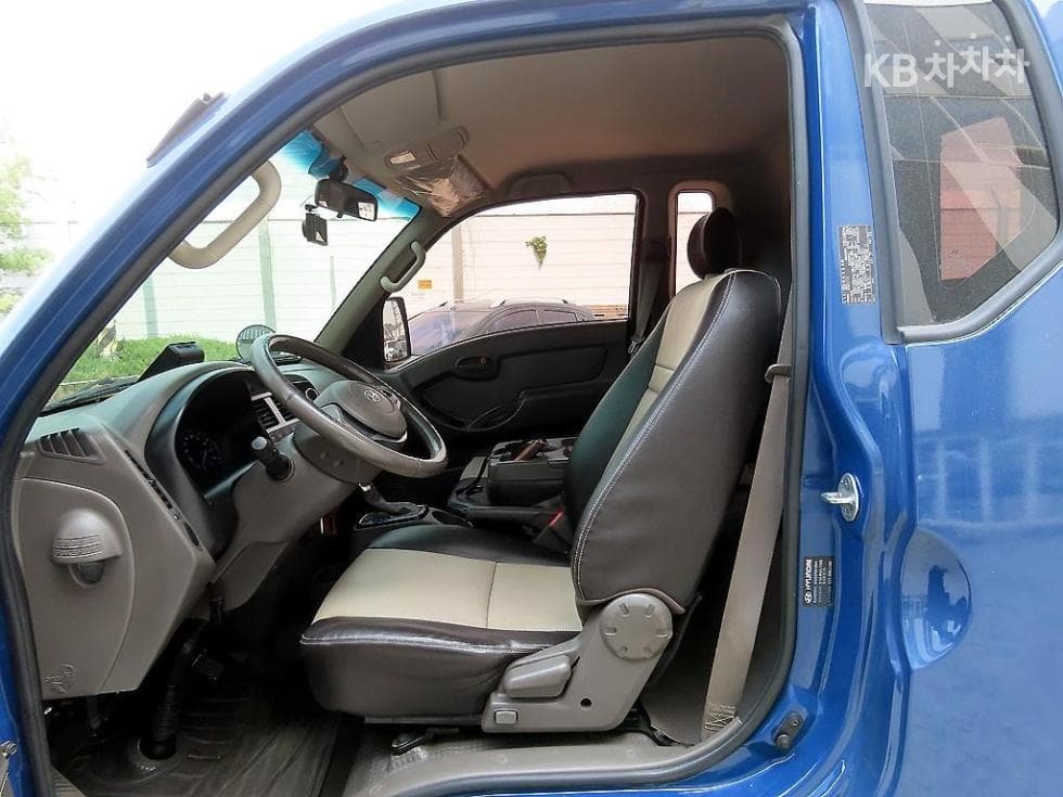 Hyundai Porter 2Extra Long Super Cab CRDi Premium - 6