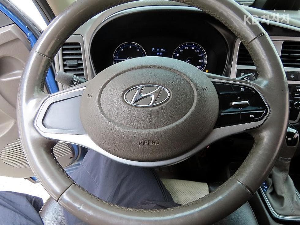 Hyundai Porter 2Extra Long Super Cab CRDi Premium - 8