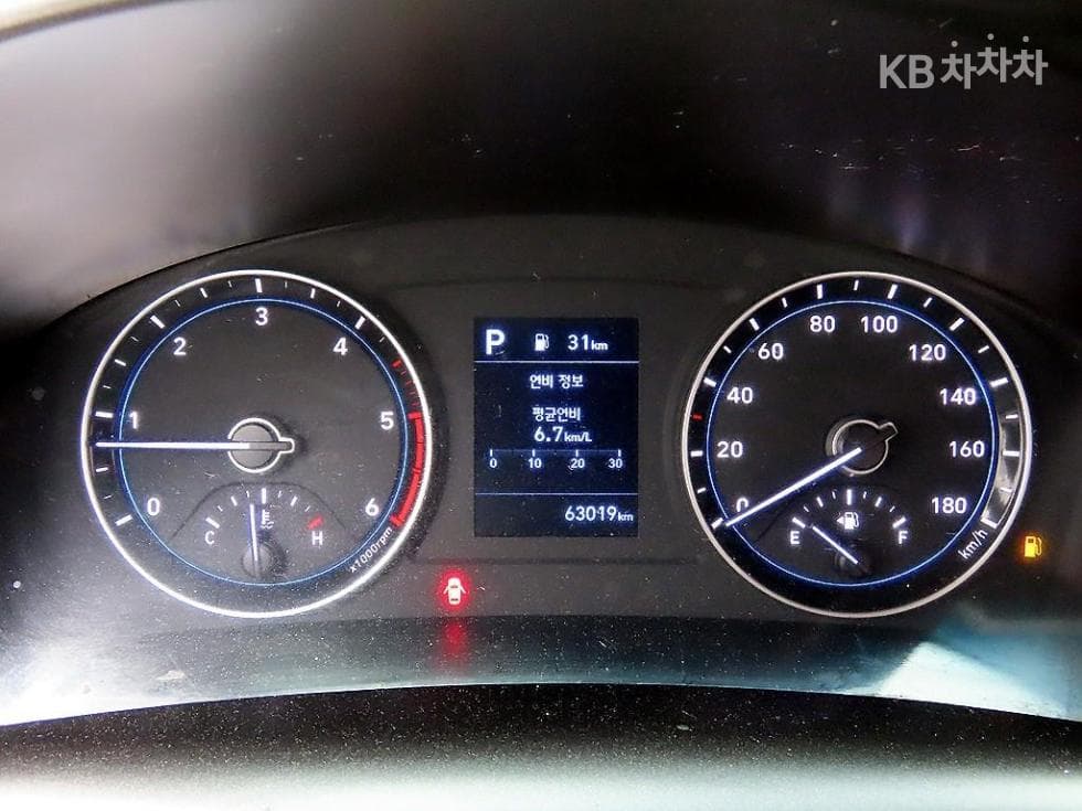 Hyundai Porter 2Extra Long Super Cab CRDi Premium - 9