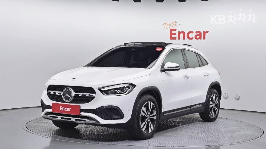 Mercedes-Benz GLA H247 220 - Image 1
