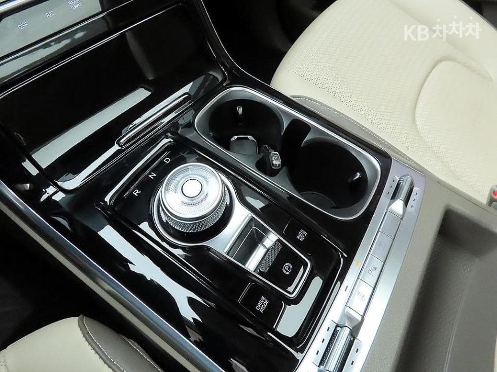 Kia Carnival 4th generationG3.5 GDI 9-seater Signature - 10