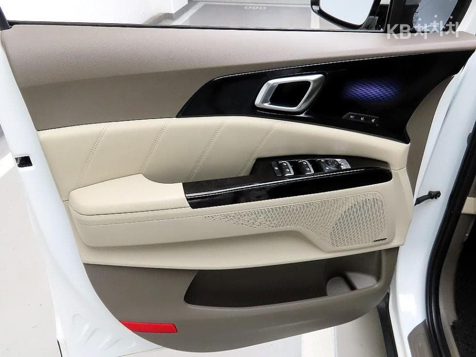 Kia Carnival 4th generationG3.5 GDI 9-seater Signature - 11