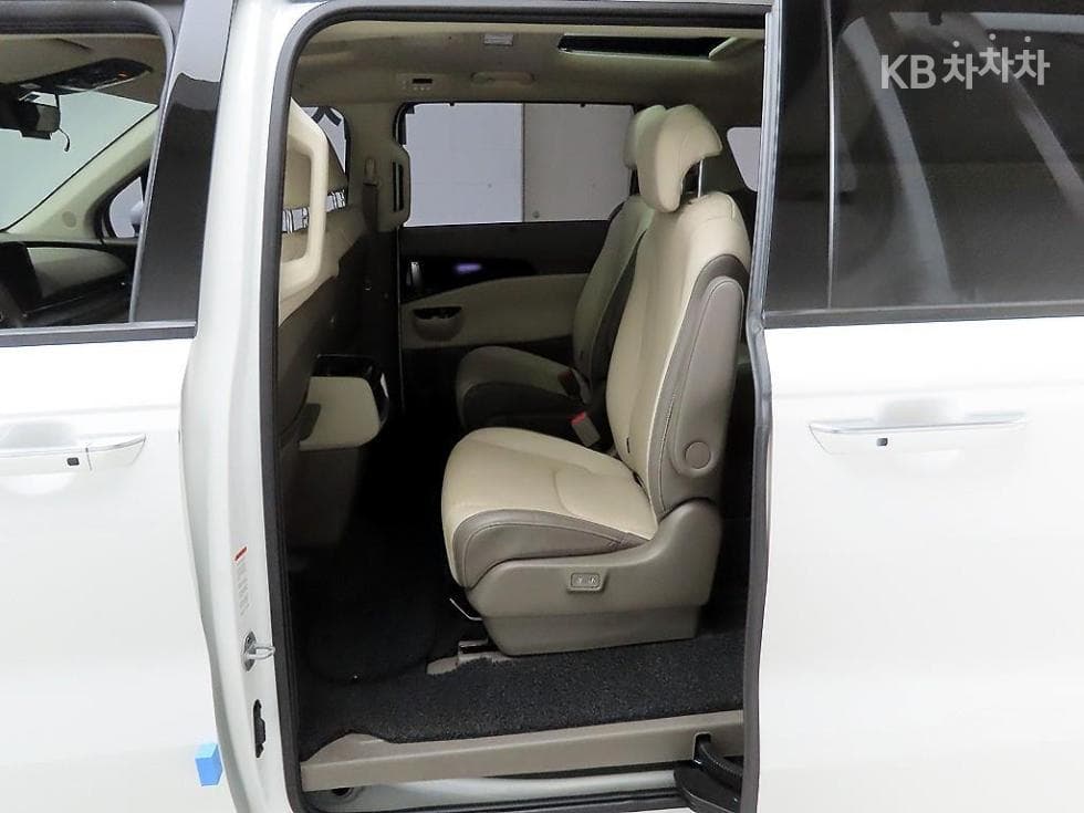 Kia Carnival 4th generationG3.5 GDI 9-seater Signature - 13