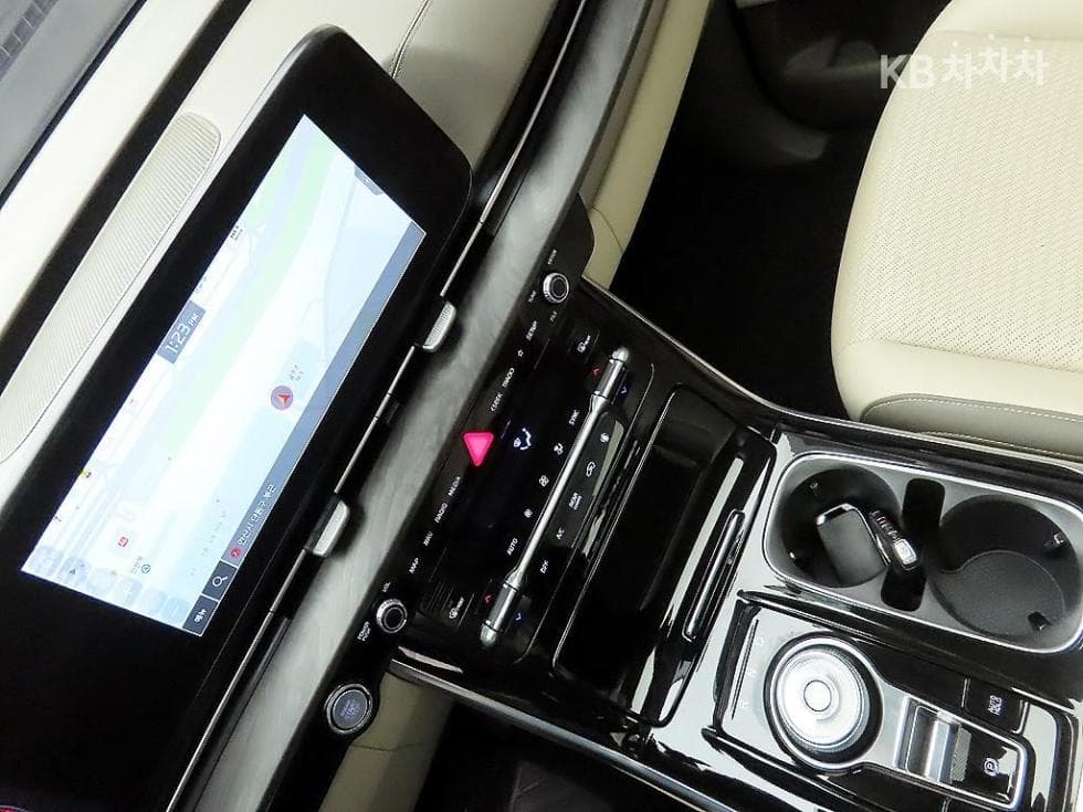 Kia Carnival 4th generationG3.5 GDI 9-seater Signature - 15