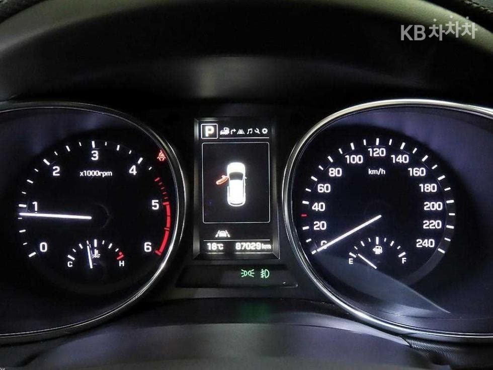 Hyundai The New (facelift) 맥스CruzeDiesel(e-VGT)R2.2 4WD 파이니스트 에디션 6Seater승 - 9