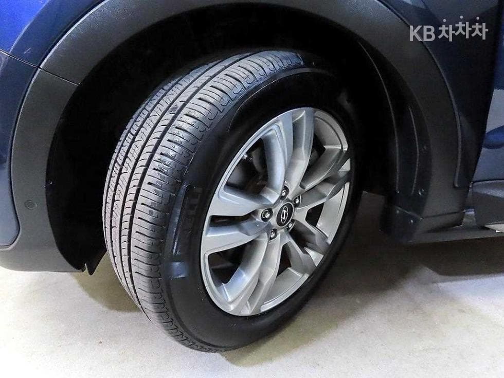 Hyundai The New (facelift) 맥스CruzeDiesel(e-VGT)R2.2 4WD 파이니스트 에디션 6Seater승 - 20