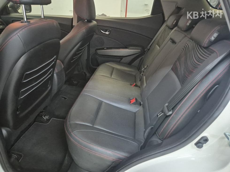 КейДжи Мобилити Тиволи AirБензин 2WD IX - 12