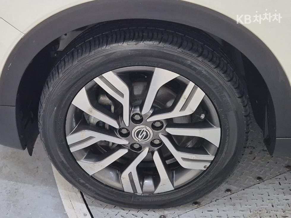 КейДжи Мобилити Тиволи AirБензин 2WD IX - 19