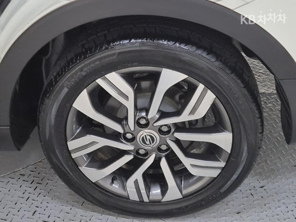 КейДжи Мобилити Тиволи AirБензин 2WD IX - 20