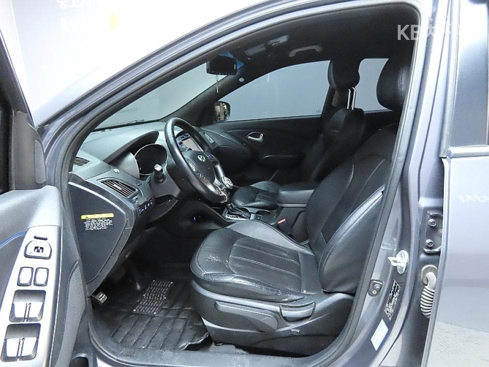Hyundai New Tucson ixDiesel(e-VGT)4WD Modern - 10