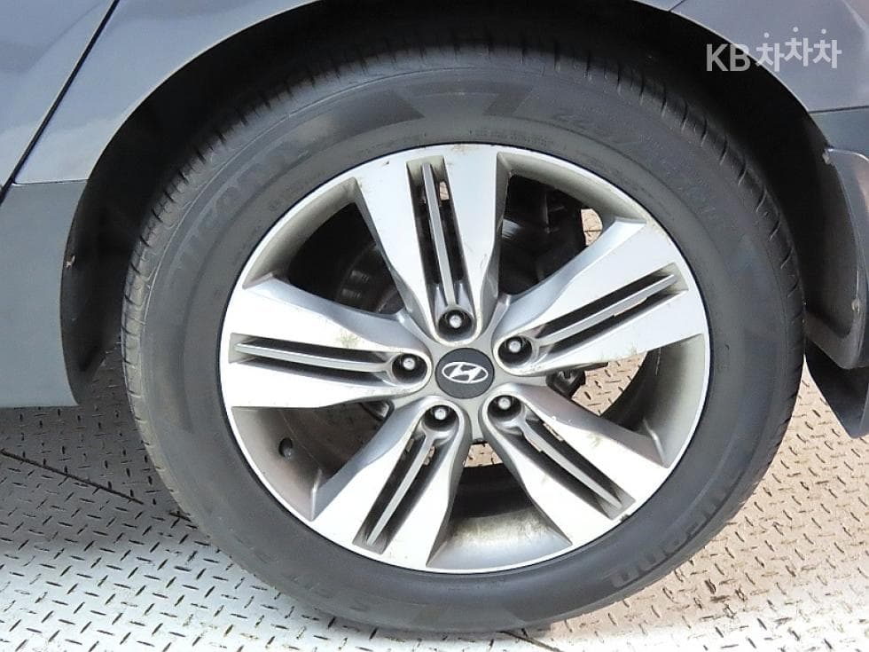 Hyundai New Tucson ixDiesel(e-VGT)4WD Modern - 20