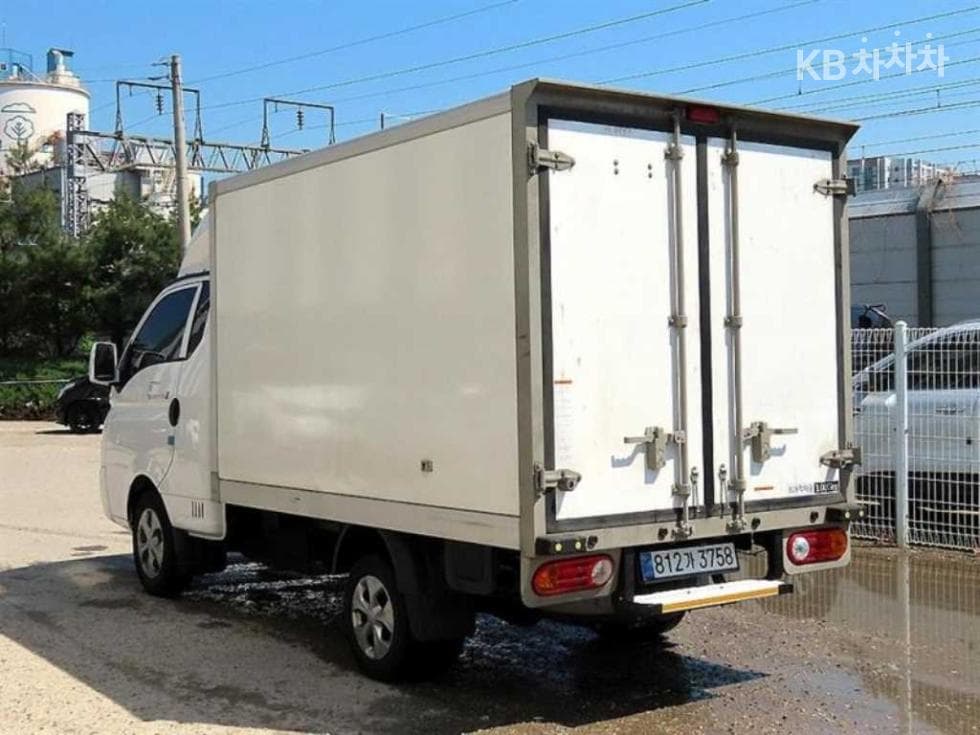 Hyundai Porter 2LPG Box Truck Extra Long Super Cab ModernPlus - 3