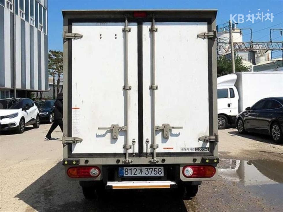 Hyundai Porter 2LPG Box Truck Extra Long Super Cab ModernPlus - 4