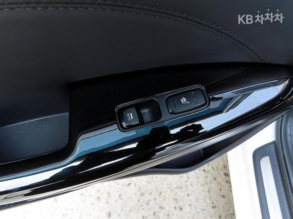 Kia K7 Premiere3.0 LPi 일반Seater Prestige - 17
