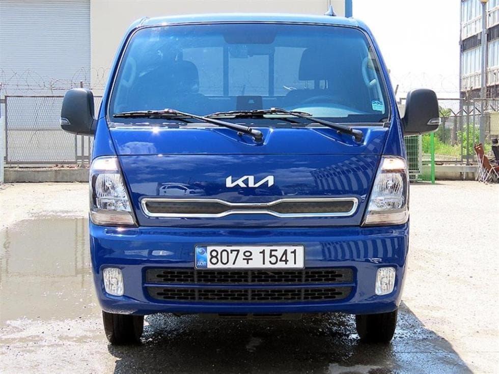 Kia The New (facelift) Bongo 3 (light truck) LPG 1 Ton King Cab Extra Long 2WD GLS - Image 1