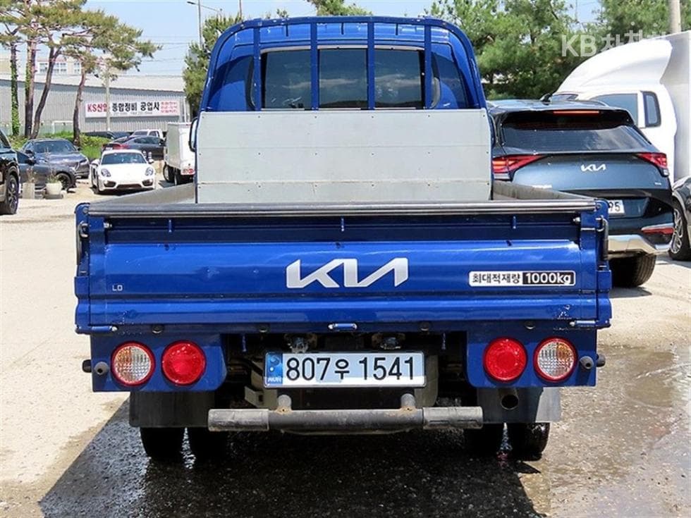Kia The New (facelift) Bongo 3 (light truck)LPG 1 Ton King Cab Extra Long 2WD GLS - 4