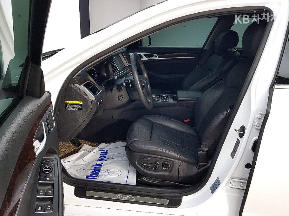 Hyundai GenesisDHG330 Premium AWD - 8