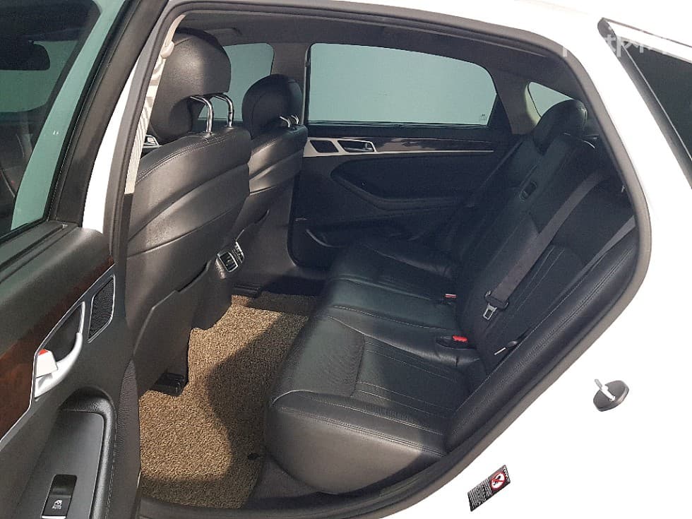 Hyundai GenesisDHG330 Premium AWD - 9