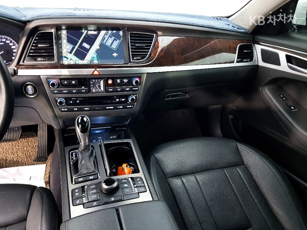 Hyundai GenesisDHG330 Premium AWD - 10